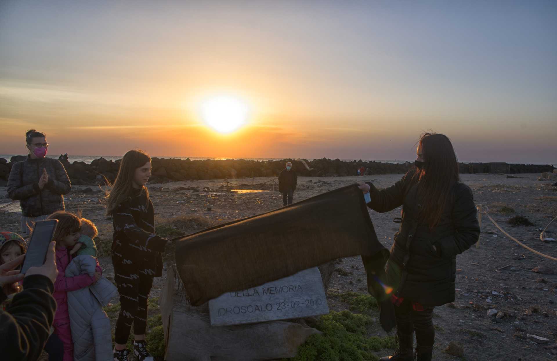 Inaugurato il sentiero della memoria all''Idroscalo